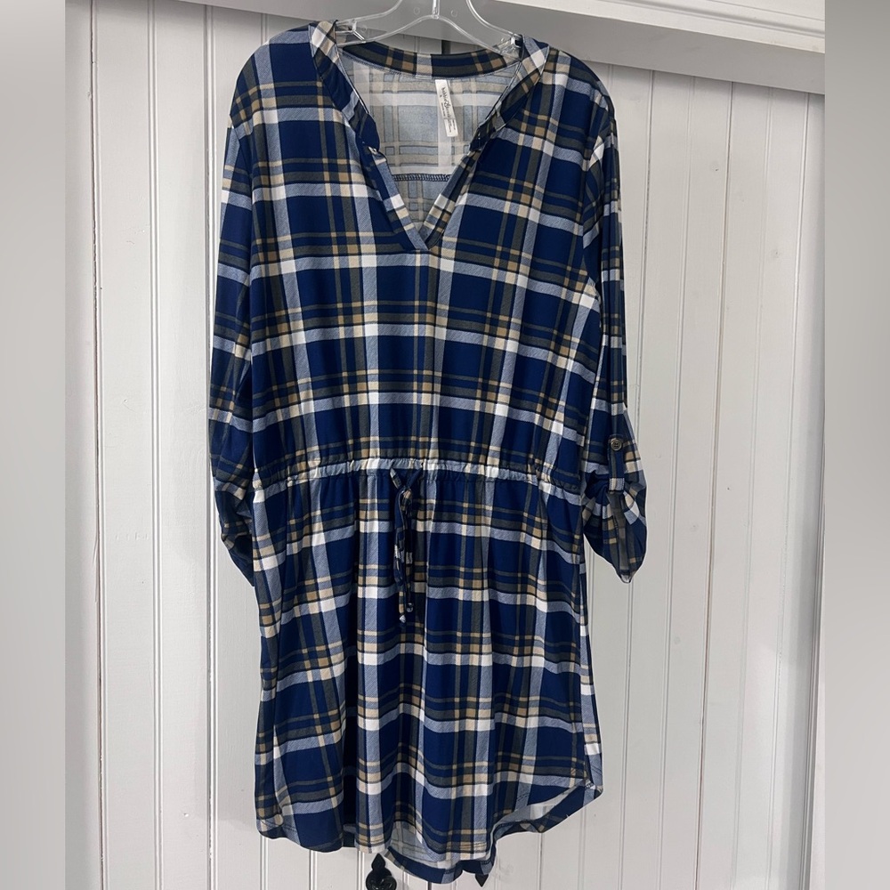 Navy plaid dress with draw waist.